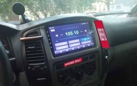 Toyota Land Cruiser 100 рестайлинг 2, 2005 год, 2 800 000 рублей, 6 фотография
