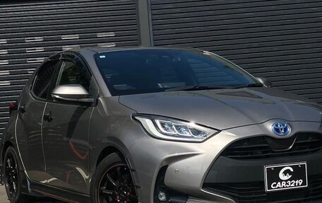 Toyota Yaris, 2023 год, 1 180 000 рублей, 2 фотография