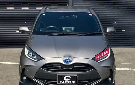 Toyota Yaris, 2023 год, 1 180 000 рублей, 3 фотография