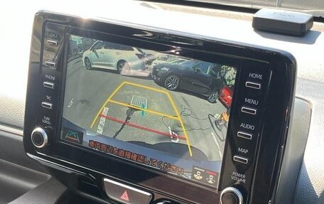 Toyota Yaris, 2023 год, 1 180 000 рублей, 16 фотография