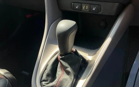 Toyota Yaris, 2023 год, 1 180 000 рублей, 19 фотография