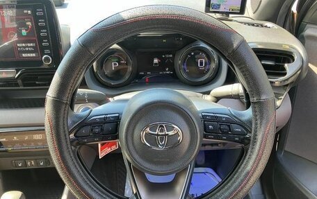 Toyota Yaris, 2023 год, 1 180 000 рублей, 14 фотография