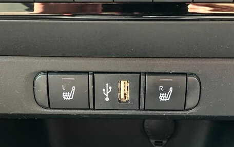 Toyota Yaris, 2023 год, 1 180 000 рублей, 18 фотография