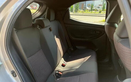 Toyota Yaris, 2023 год, 1 180 000 рублей, 15 фотография