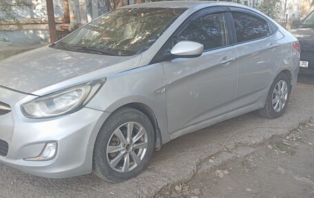 Hyundai Solaris II рестайлинг, 2011 год, 500 000 рублей, 3 фотография