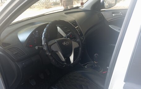 Hyundai Solaris II рестайлинг, 2011 год, 500 000 рублей, 6 фотография