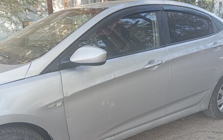 Hyundai Solaris II рестайлинг, 2011 год, 500 000 рублей, 4 фотография