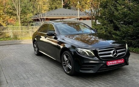 Mercedes-Benz E-Класс, 2018 год, 2 400 000 рублей, 1 фотография
