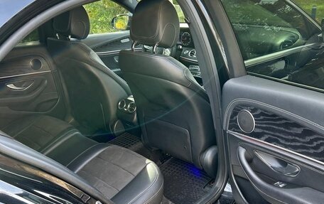 Mercedes-Benz E-Класс, 2018 год, 2 400 000 рублей, 10 фотография