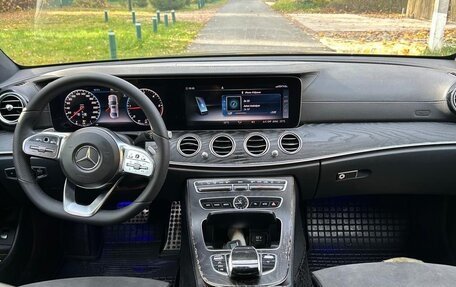 Mercedes-Benz E-Класс, 2018 год, 2 400 000 рублей, 11 фотография