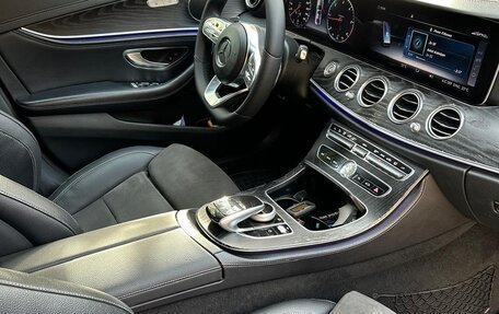 Mercedes-Benz E-Класс, 2018 год, 2 400 000 рублей, 13 фотография