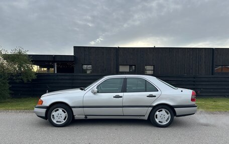 Mercedes-Benz C-Класс, 1995 год, 490 000 рублей, 2 фотография
