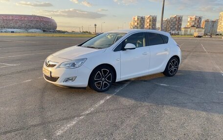 Opel Astra J, 2011 год, 730 000 рублей, 1 фотография
