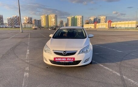 Opel Astra J, 2011 год, 730 000 рублей, 2 фотография
