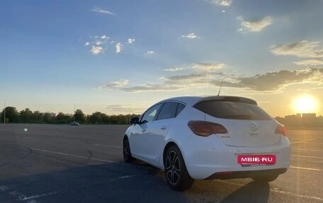 Opel Astra J, 2011 год, 730 000 рублей, 3 фотография