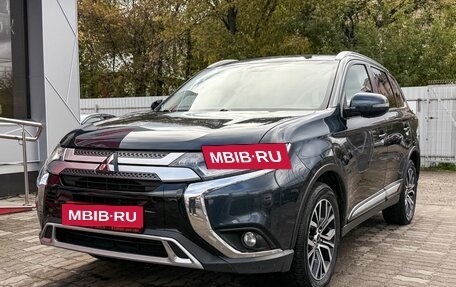 Mitsubishi Outlander III рестайлинг 3, 2020 год, 2 149 000 рублей, 4 фотография