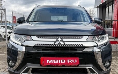 Mitsubishi Outlander III рестайлинг 3, 2020 год, 2 149 000 рублей, 2 фотография