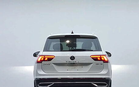 Volkswagen Tiguan II, 2023 год, 2 080 000 рублей, 7 фотография