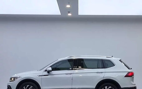 Volkswagen Tiguan II, 2023 год, 2 080 000 рублей, 5 фотография