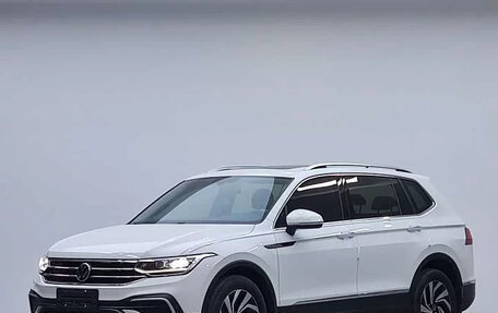 Volkswagen Tiguan II, 2023 год, 2 080 000 рублей, 3 фотография