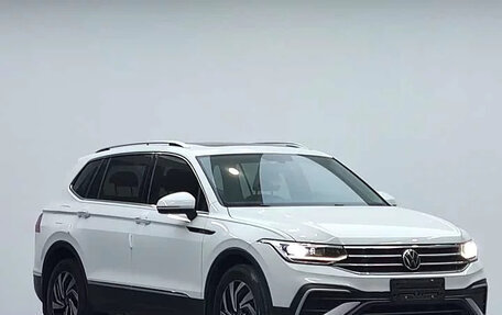 Volkswagen Tiguan II, 2023 год, 2 080 000 рублей, 2 фотография