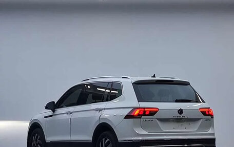 Volkswagen Tiguan II, 2023 год, 2 080 000 рублей, 6 фотография