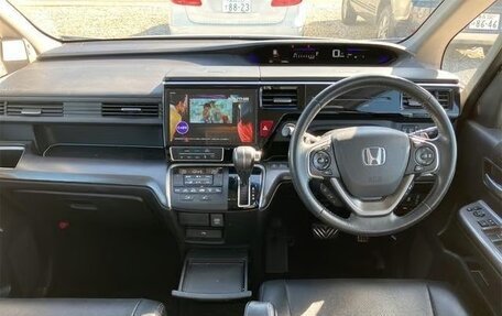Honda Stepwgn IV, 2021 год, 1 980 000 рублей, 7 фотография