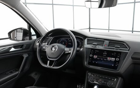 Volkswagen Tiguan II, 2019 год, 3 090 000 рублей, 7 фотография