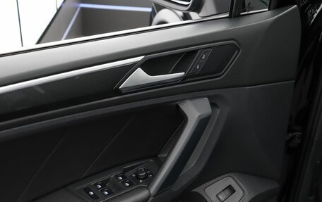 Volkswagen Tiguan II, 2019 год, 3 090 000 рублей, 19 фотография