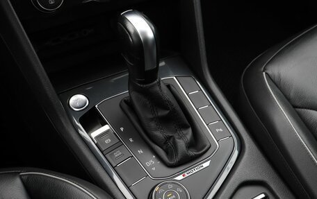 Volkswagen Tiguan II, 2019 год, 3 090 000 рублей, 16 фотография