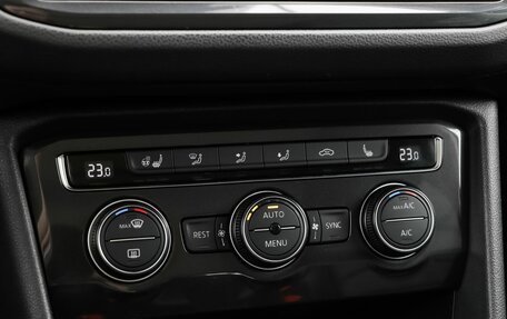 Volkswagen Tiguan II, 2019 год, 3 090 000 рублей, 15 фотография