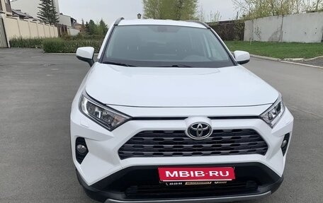 Toyota RAV4, 2019 год, 2 700 000 рублей, 1 фотография