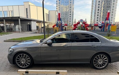 Mercedes-Benz E-Класс, 2022 год, 4 900 000 рублей, 3 фотография