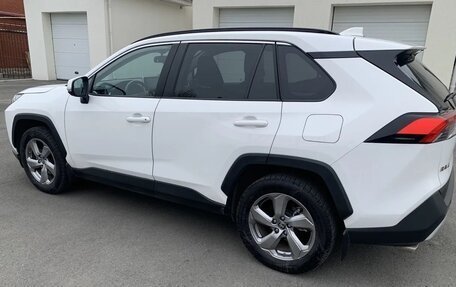 Toyota RAV4, 2019 год, 2 700 000 рублей, 2 фотография