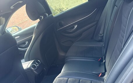 Mercedes-Benz E-Класс, 2018 год, 4 000 000 рублей, 5 фотография