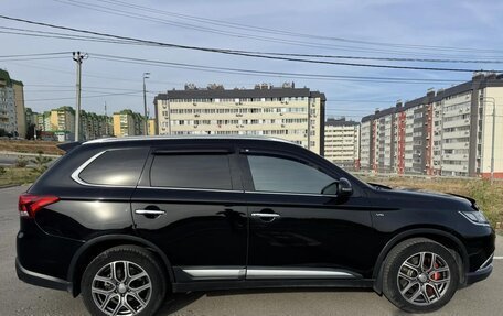 Mitsubishi Outlander III рестайлинг 3, 2018 год, 3 570 000 рублей, 1 фотография