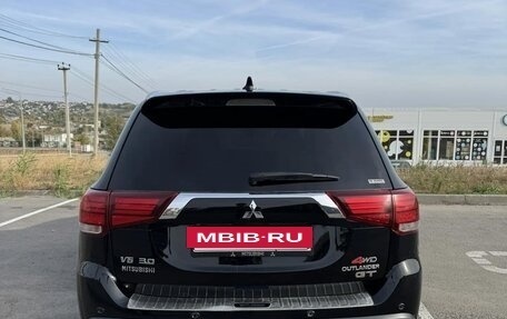 Mitsubishi Outlander III рестайлинг 3, 2018 год, 3 570 000 рублей, 2 фотография