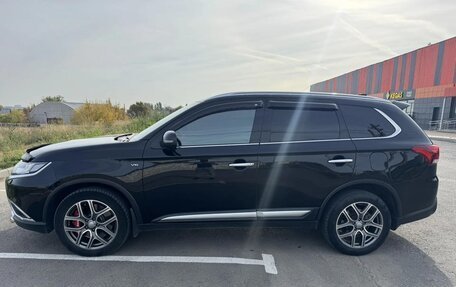 Mitsubishi Outlander III рестайлинг 3, 2018 год, 3 570 000 рублей, 4 фотография