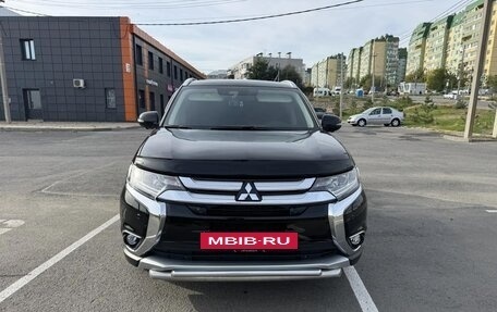 Mitsubishi Outlander III рестайлинг 3, 2018 год, 3 570 000 рублей, 3 фотография