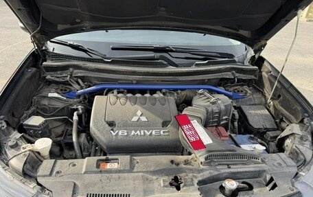 Mitsubishi Outlander III рестайлинг 3, 2018 год, 3 570 000 рублей, 9 фотография