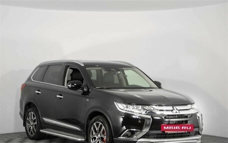 Mitsubishi Outlander III рестайлинг 3, 2018 год, 3 570 000 рублей, 10 фотография