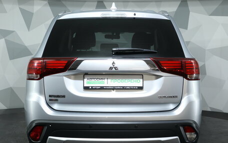 Mitsubishi Outlander III рестайлинг 3, 2018 год, 1 525 000 рублей, 6 фотография