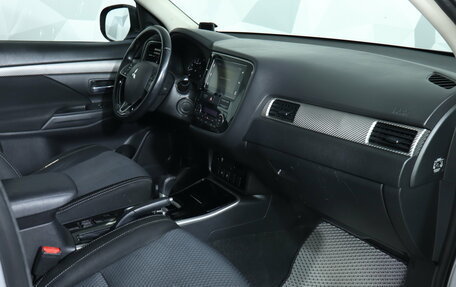 Mitsubishi Outlander III рестайлинг 3, 2018 год, 1 525 000 рублей, 23 фотография
