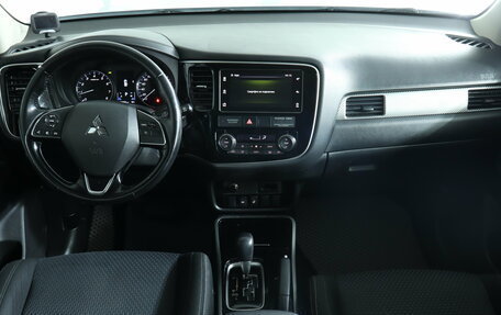 Mitsubishi Outlander III рестайлинг 3, 2018 год, 1 525 000 рублей, 22 фотография