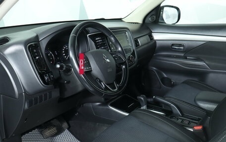 Mitsubishi Outlander III рестайлинг 3, 2018 год, 1 525 000 рублей, 24 фотография