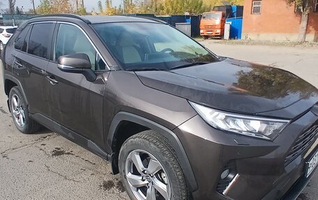 Toyota RAV4, 2021 год, 3 480 000 рублей, 2 фотография