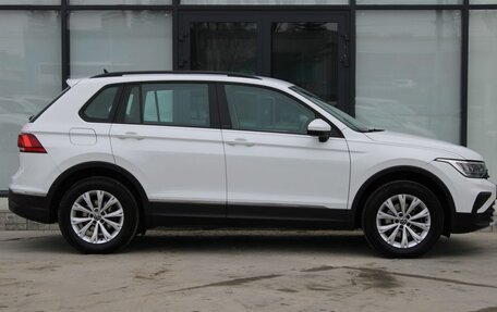 Volkswagen Tiguan II, 2021 год, 2 373 000 рублей, 4 фотография