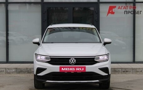 Volkswagen Tiguan II, 2021 год, 2 373 000 рублей, 2 фотография