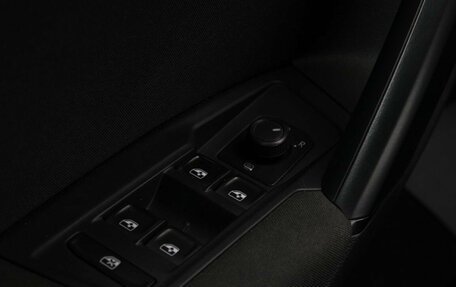 Volkswagen Tiguan II, 2021 год, 2 373 000 рублей, 23 фотография