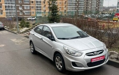Hyundai Solaris II рестайлинг, 2013 год, 800 000 рублей, 1 фотография
